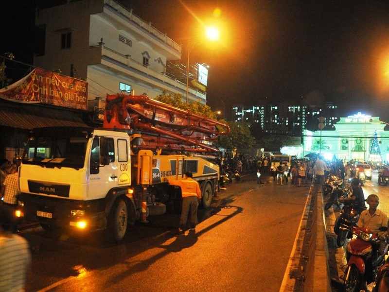 Người phụ nữ tử vong khi va chạm với xe bơm hút bê tông - ảnh 1